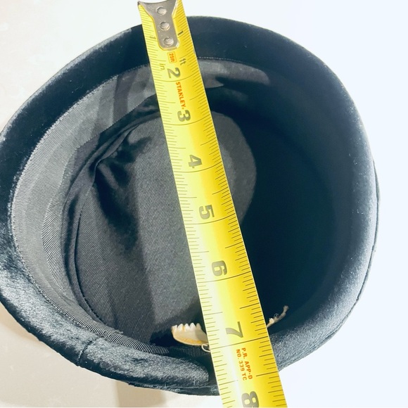 SAKS FIFTH AVENUE VINTAGE VELVET VELOUR ROUND HAT PILLBOX HAT FRANE PRELOVED - Picture 9 of 11